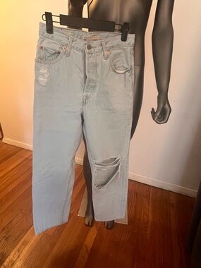 LEVI’S Ribcage Light Blue Distressed